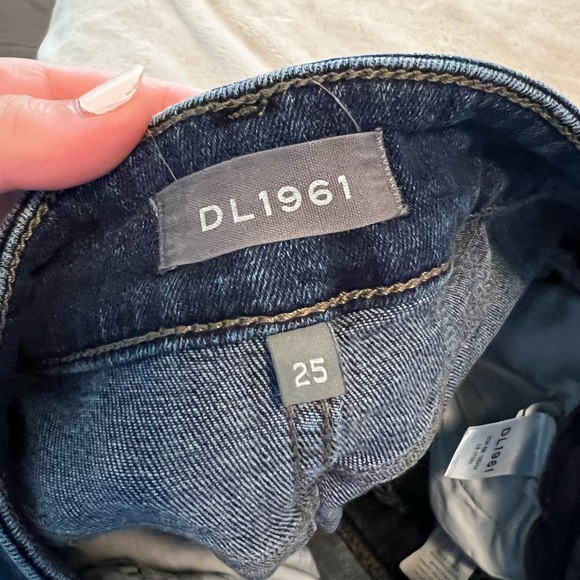 DL1961 Margaux Jeans - Picture 4 of 5